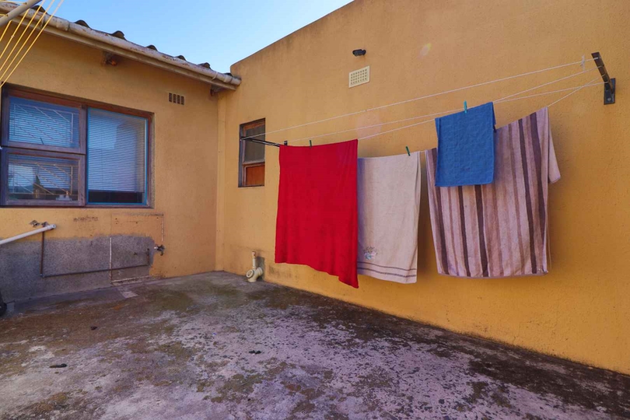 5 Bedroom Property for Sale in Sanddrift Western Cape